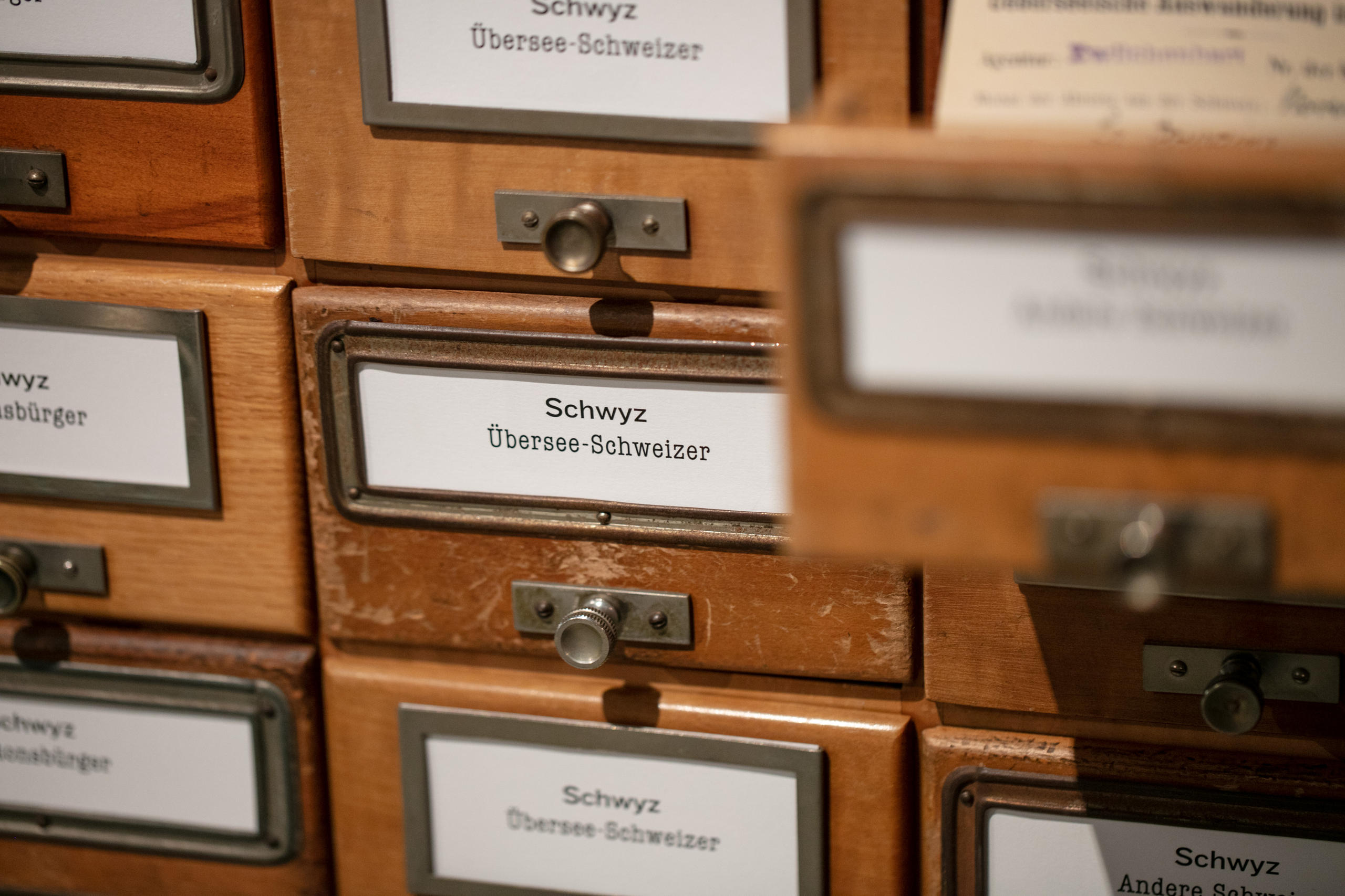 Schubladenstock mit Karteikarten Übersee-Schweizer