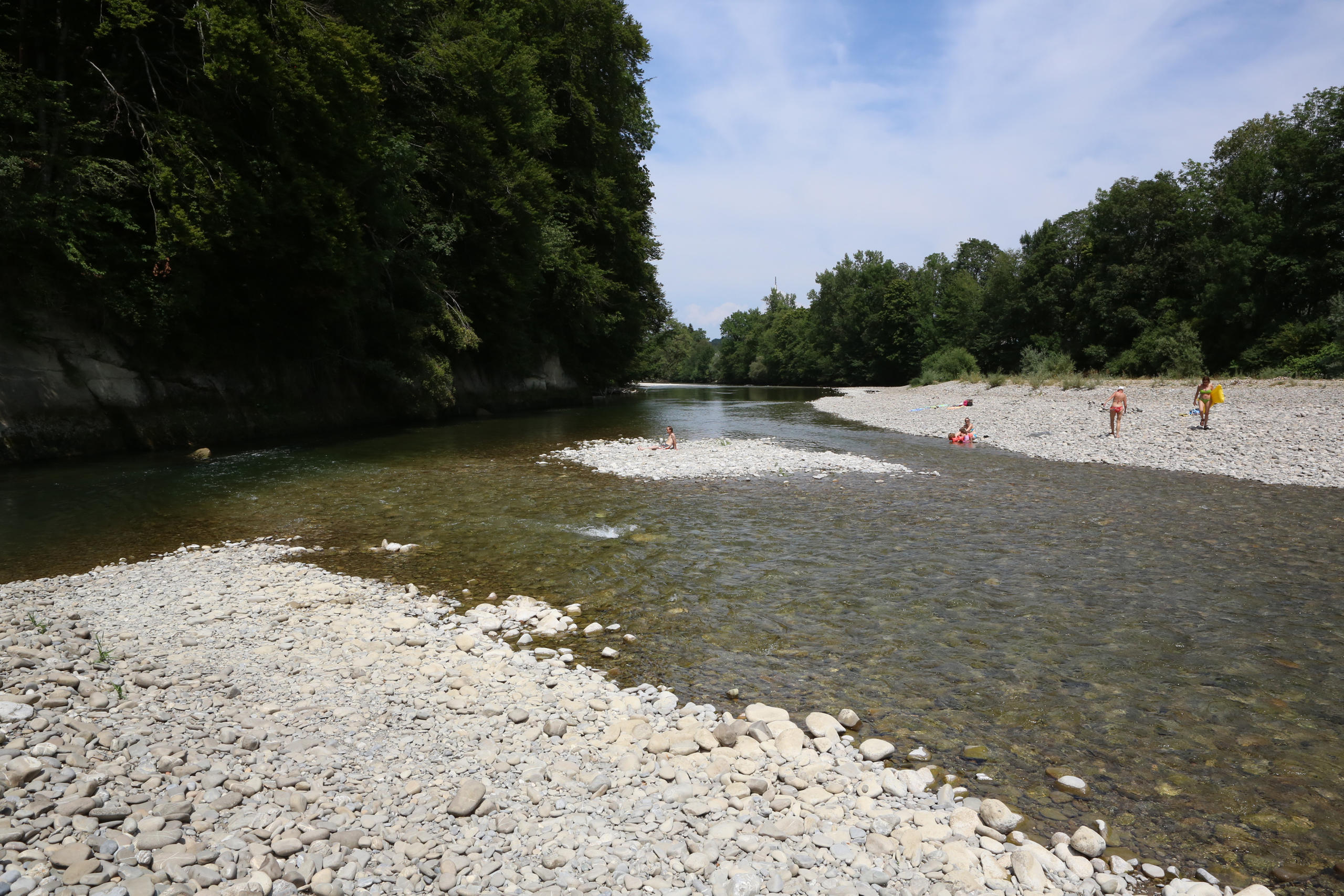 bagnanti al fiume