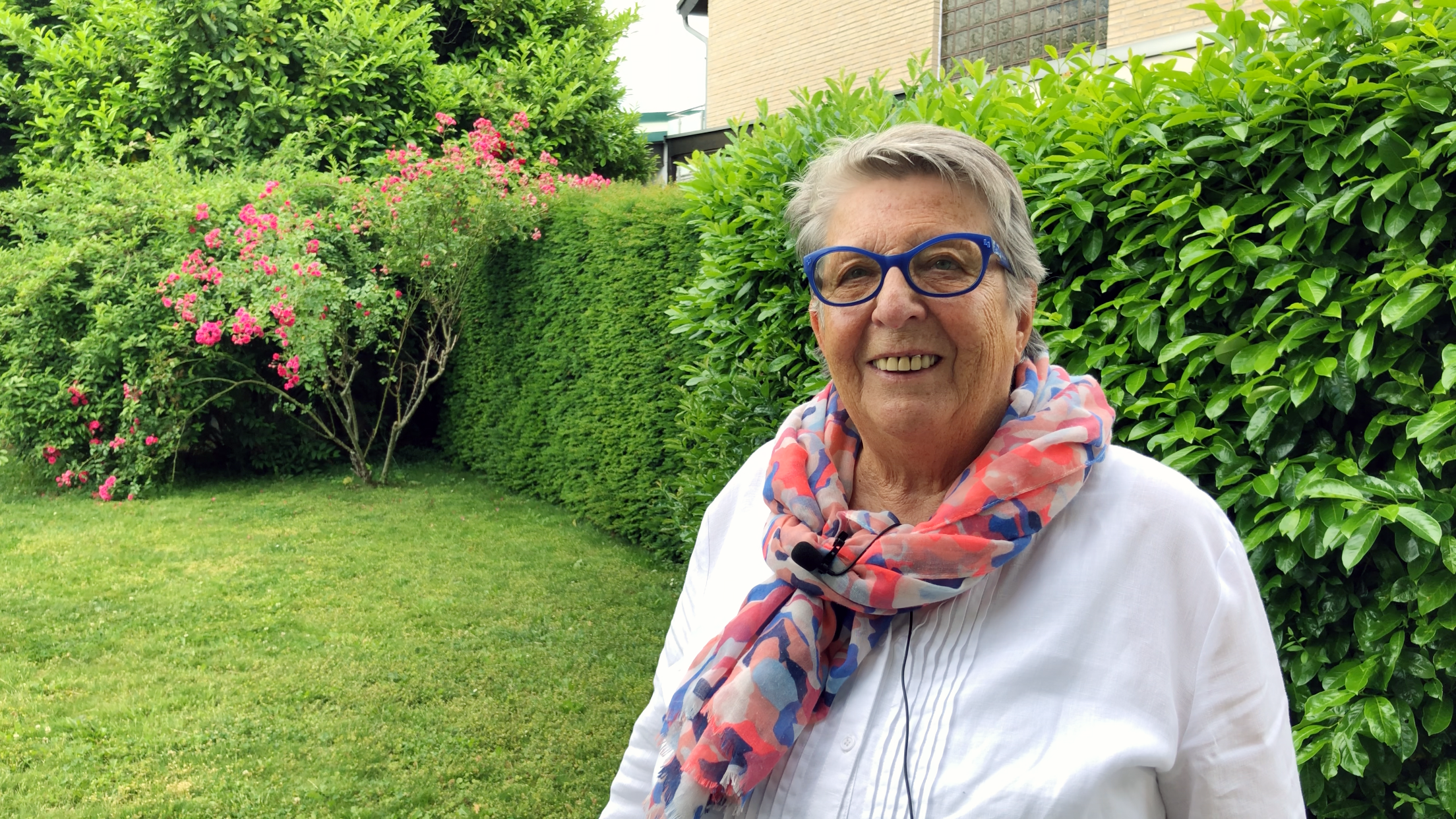 Verena Schlepütz in ihrem Garten