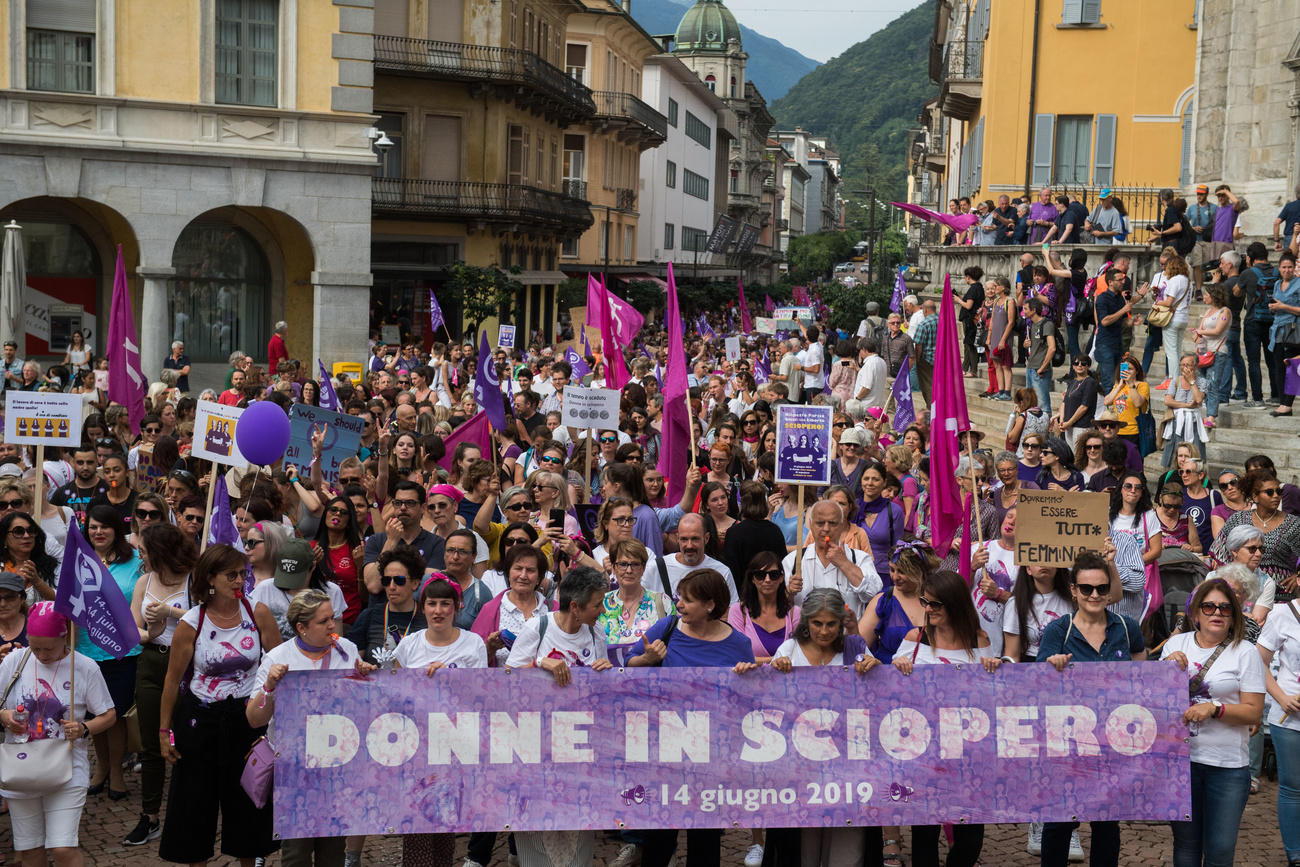 Donne in sciopero a Bellinzona il 14 giugno scorso