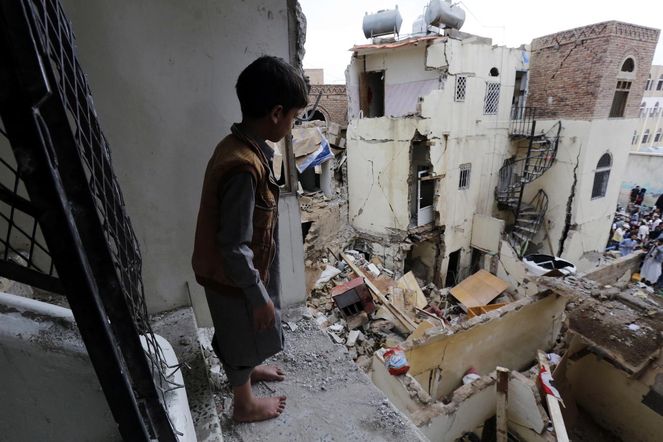 صورة من اليمن بعد هجمات للطائرات السعودية.