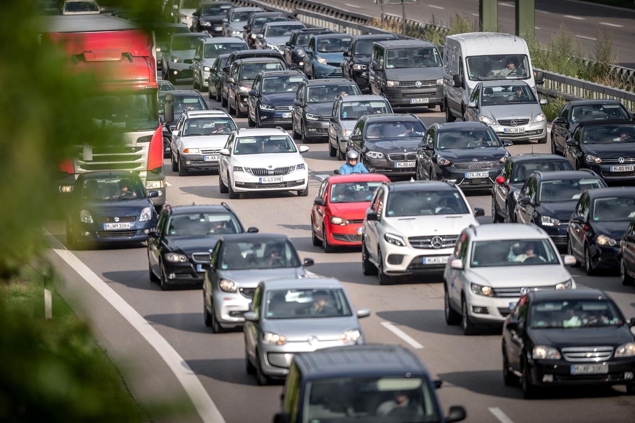 Automobili in coda in autostrada