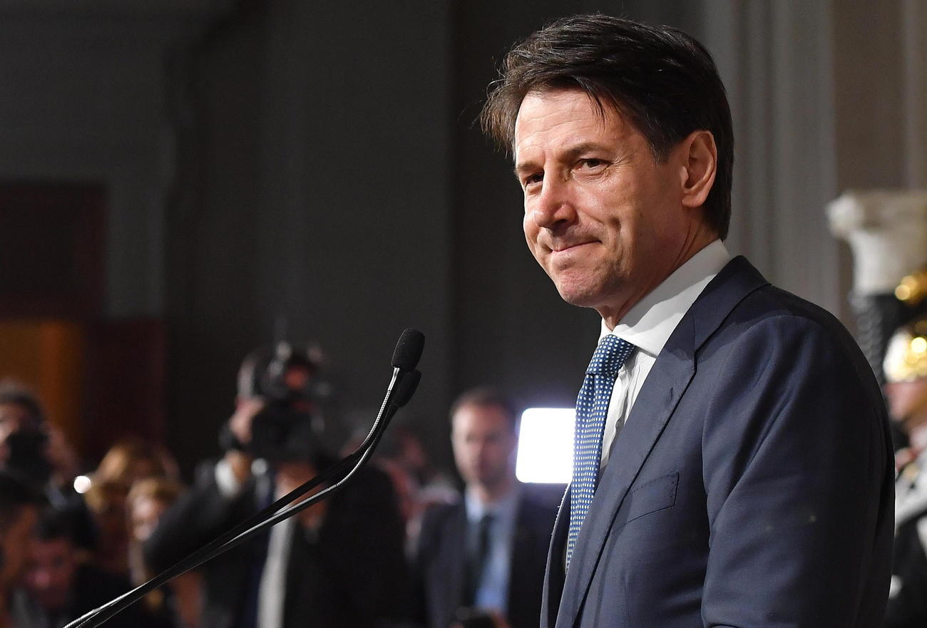 Giuseppe Conte sorride
