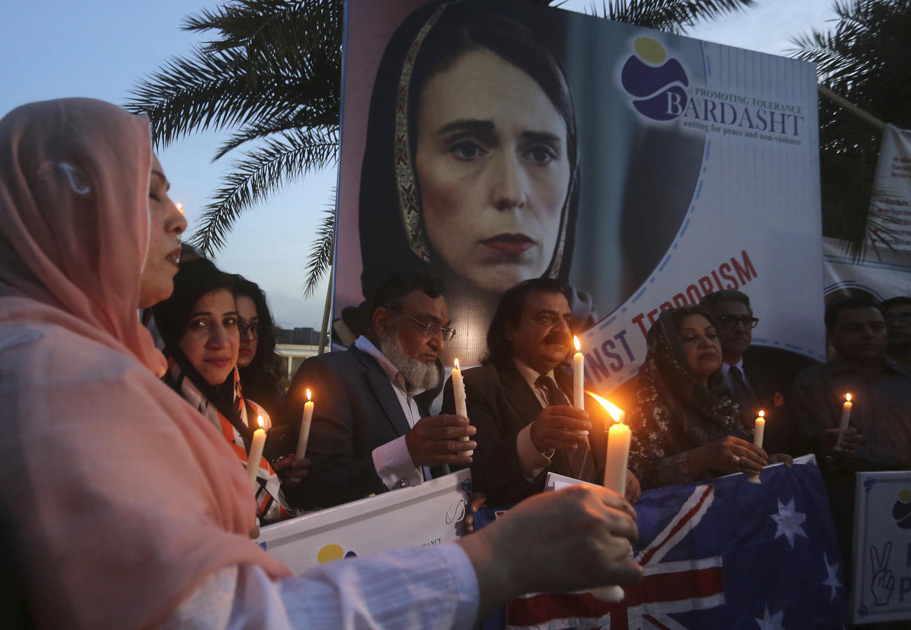 Nell immagine una delle veglie funebri dopo il massacro in due moschee a Christchurch.