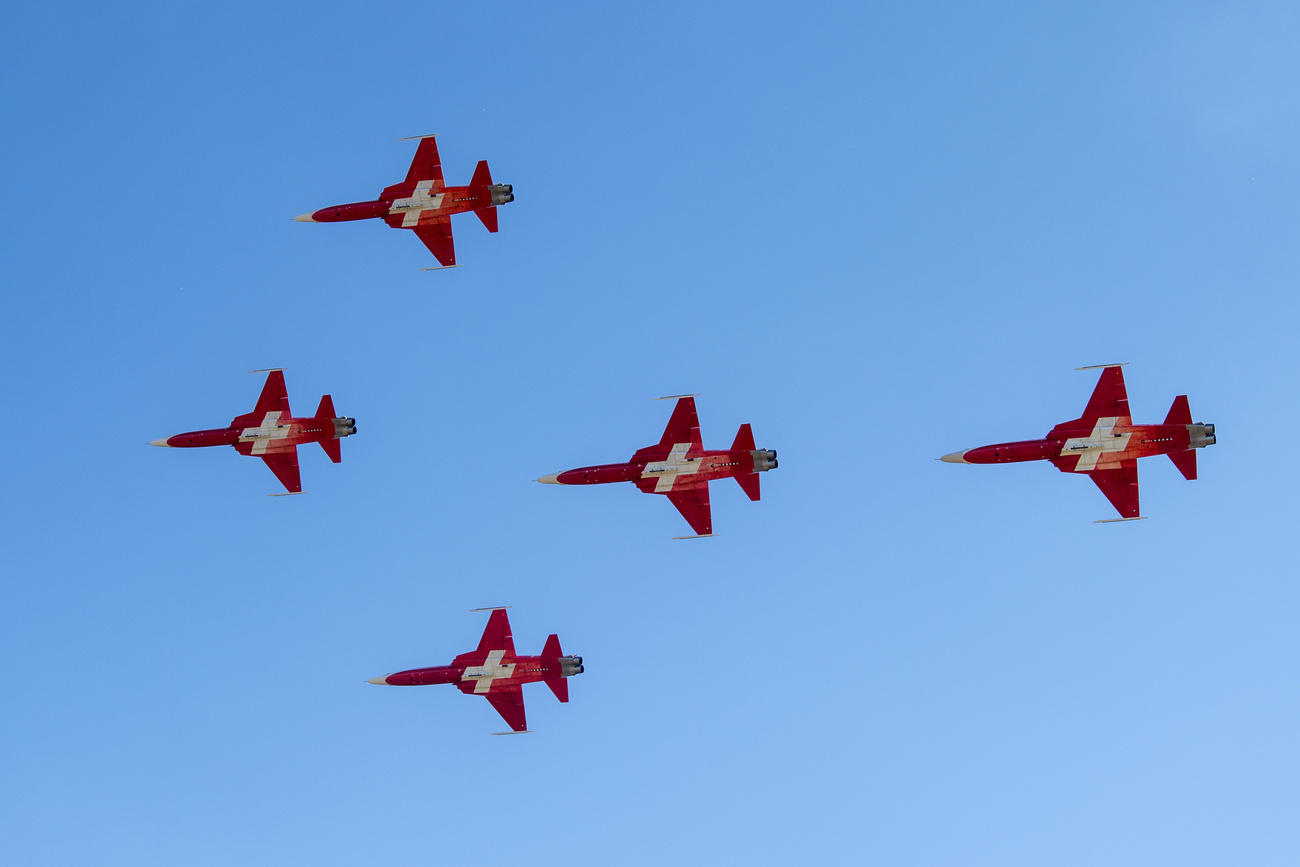 Aerei della Patroulle suisse in volo