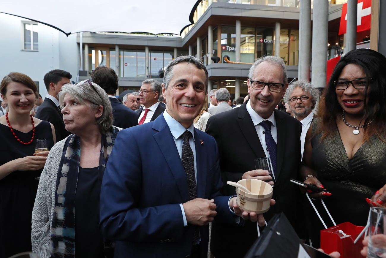 Foreign Minister Cassis (centre) at Swiss embassy opening in Moscow