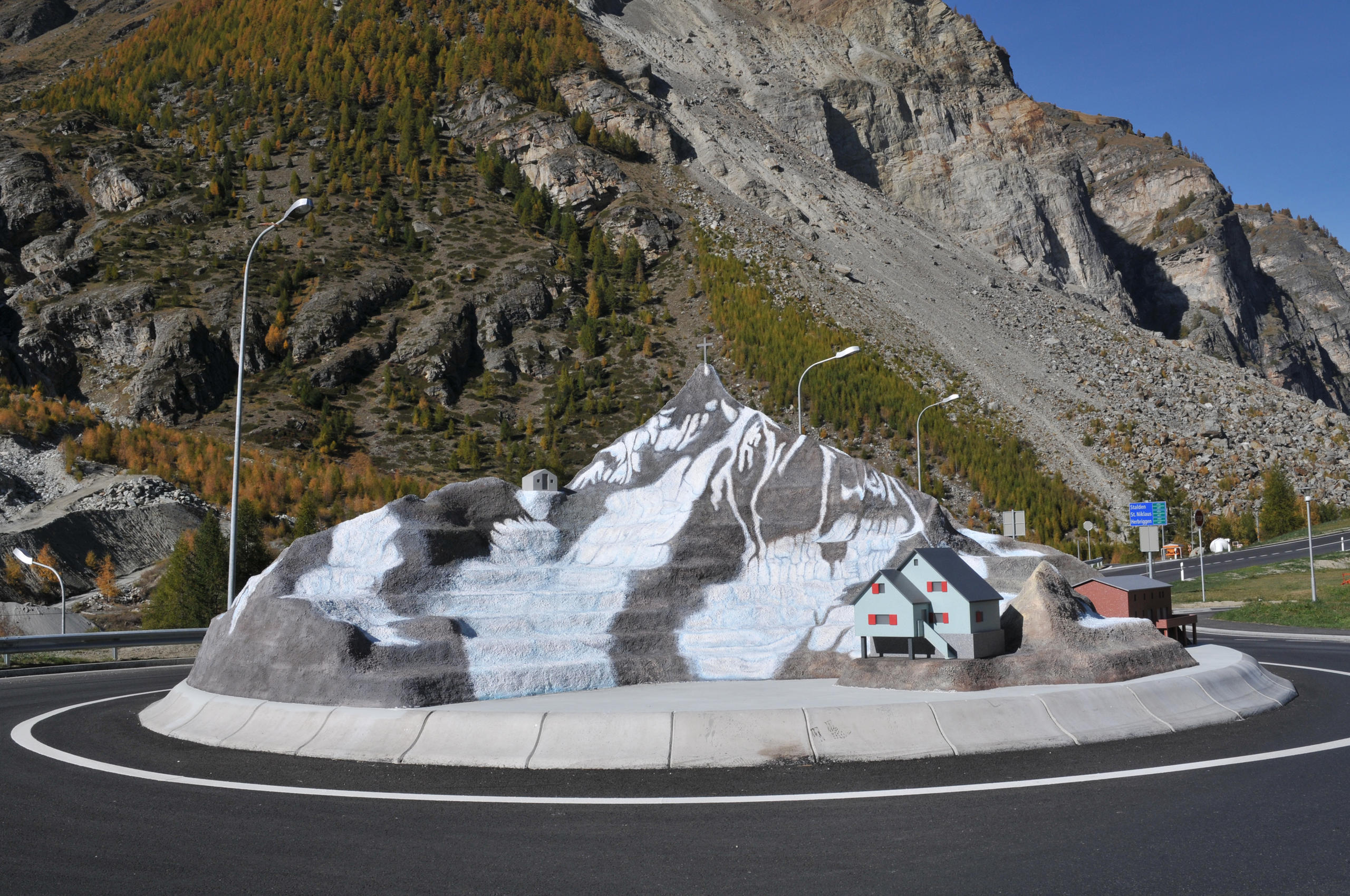 Randamountain, represented as a sculpture on a roundabout