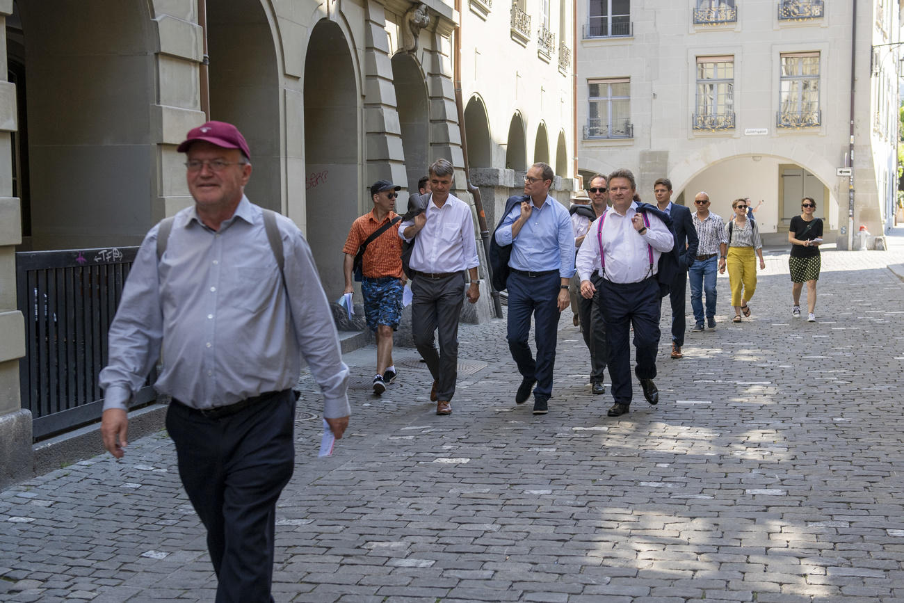 Claude Longchamp und die Stadtpräsidenten von Bern, Berlin und Wien in der Berner Altstadt