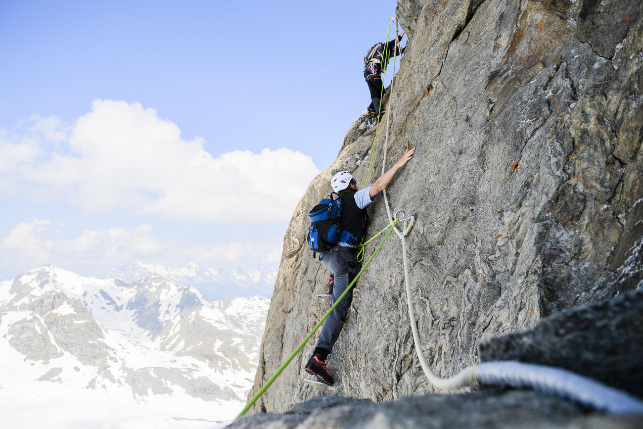 Due scalatori sulla via cordata sul Mont-Fort a Verbier