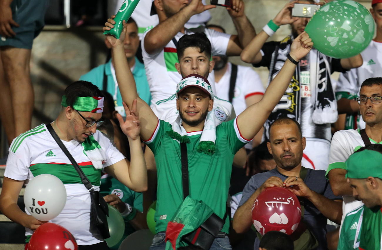 مشجعو الفريق الجزائري بتصفيات كأس افريقيا 2019