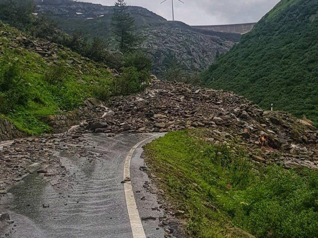 Erdrutsch auf einer Strasse
