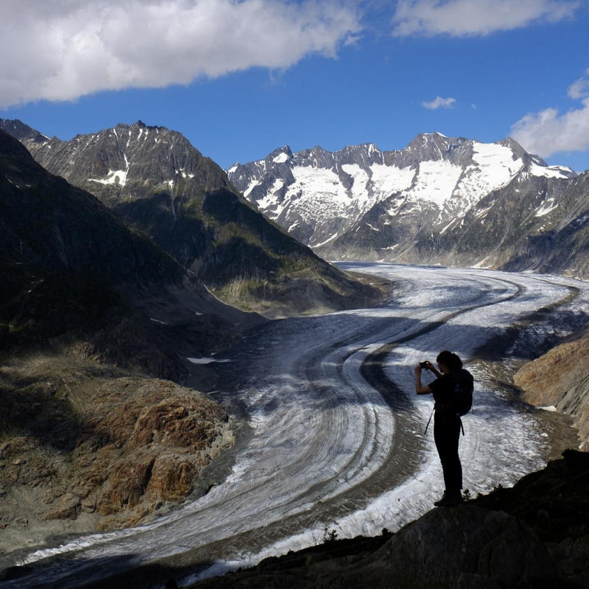 人工造雪拯救阿尔卑斯冰川- SWI swissinfo.ch