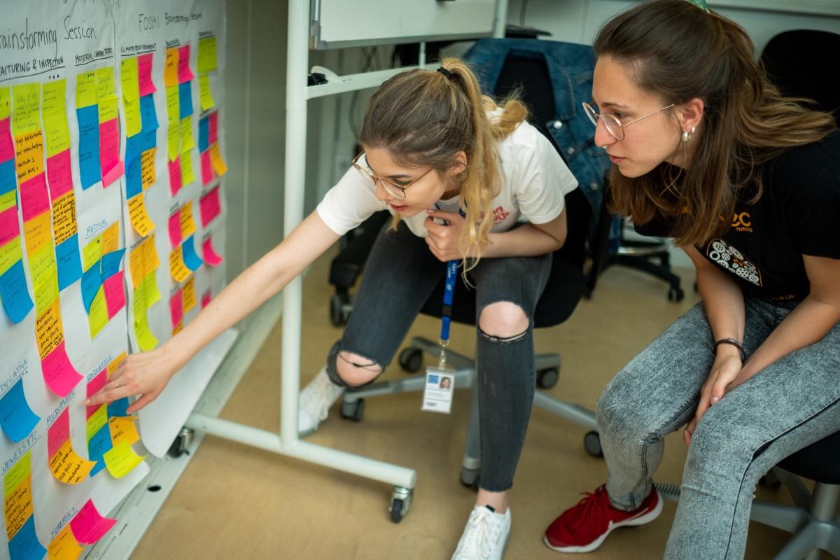 Students brainstorm possible commercial applications of CERN technologies