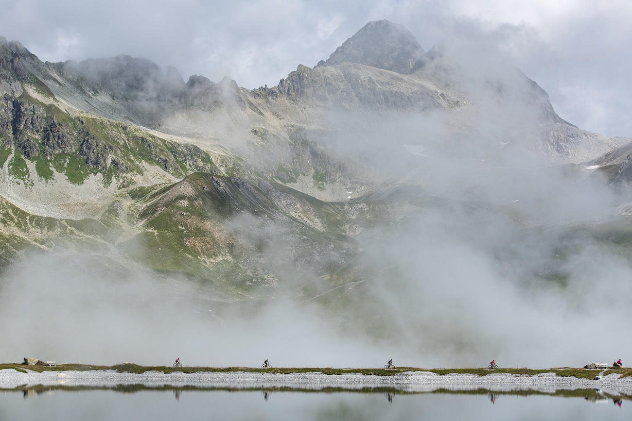 山地自行车在行动：2019年8月21日， Swiss Epic 山地自行车赛第二阶段的比赛 在瑞士圣莫里茨紧锣密鼓进行中。