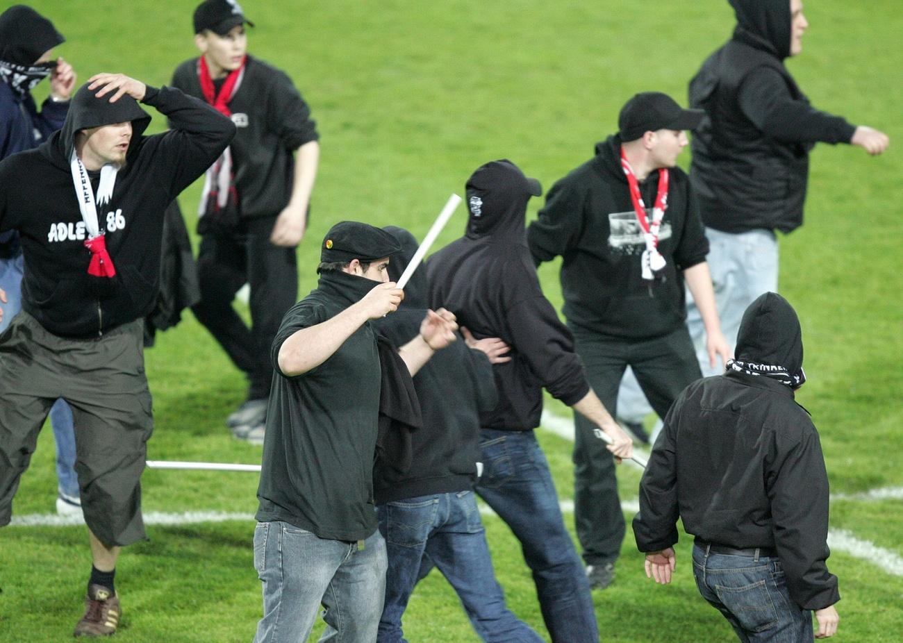 El ministro de justicia suizo pide tolerancia cero con los hooligans ...