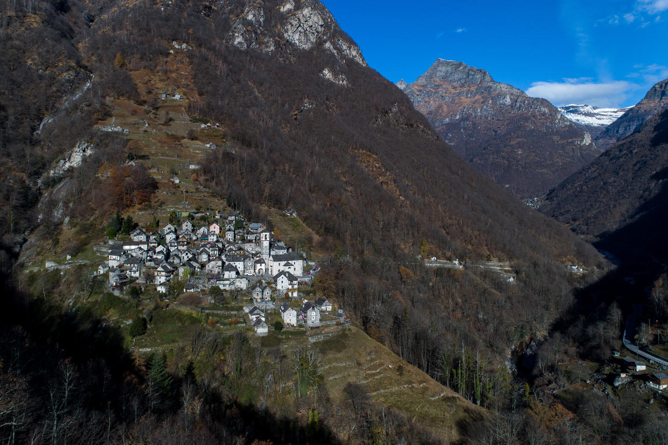 Paesino, montagne