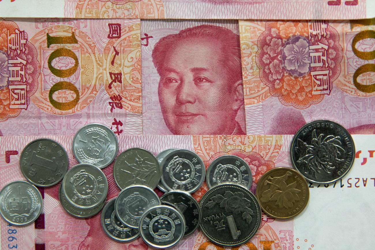 Banconote e monete in valuta cinese Yuan