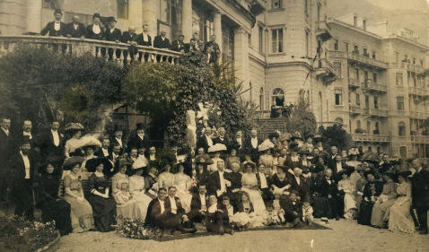 1876年にオープンしたこのホテルは、盛大なパーティの会場としても利用されていた。写真は19世紀前後の結婚式の様子