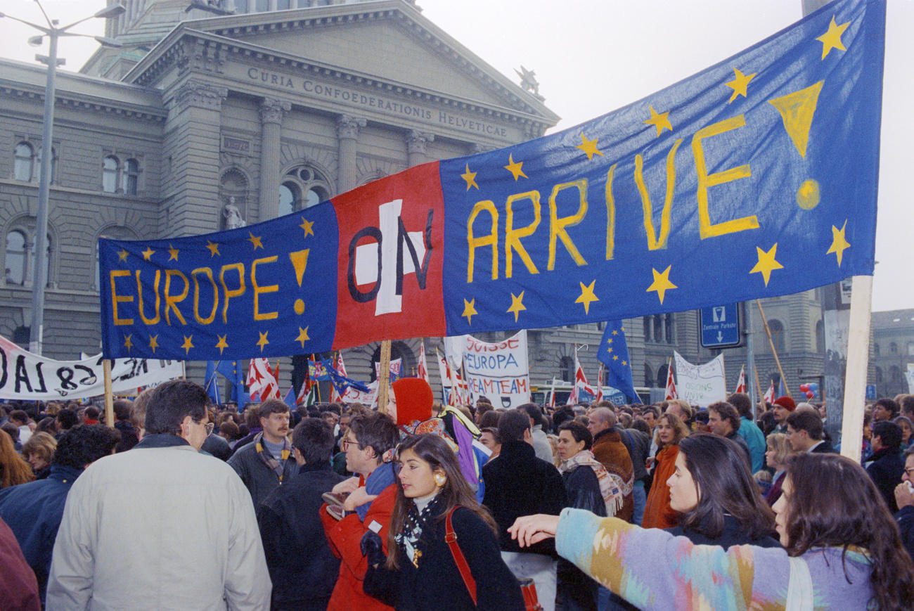 Die Menschen in der Schweiz schätzen ihre Teilhaberechte an der Politik.