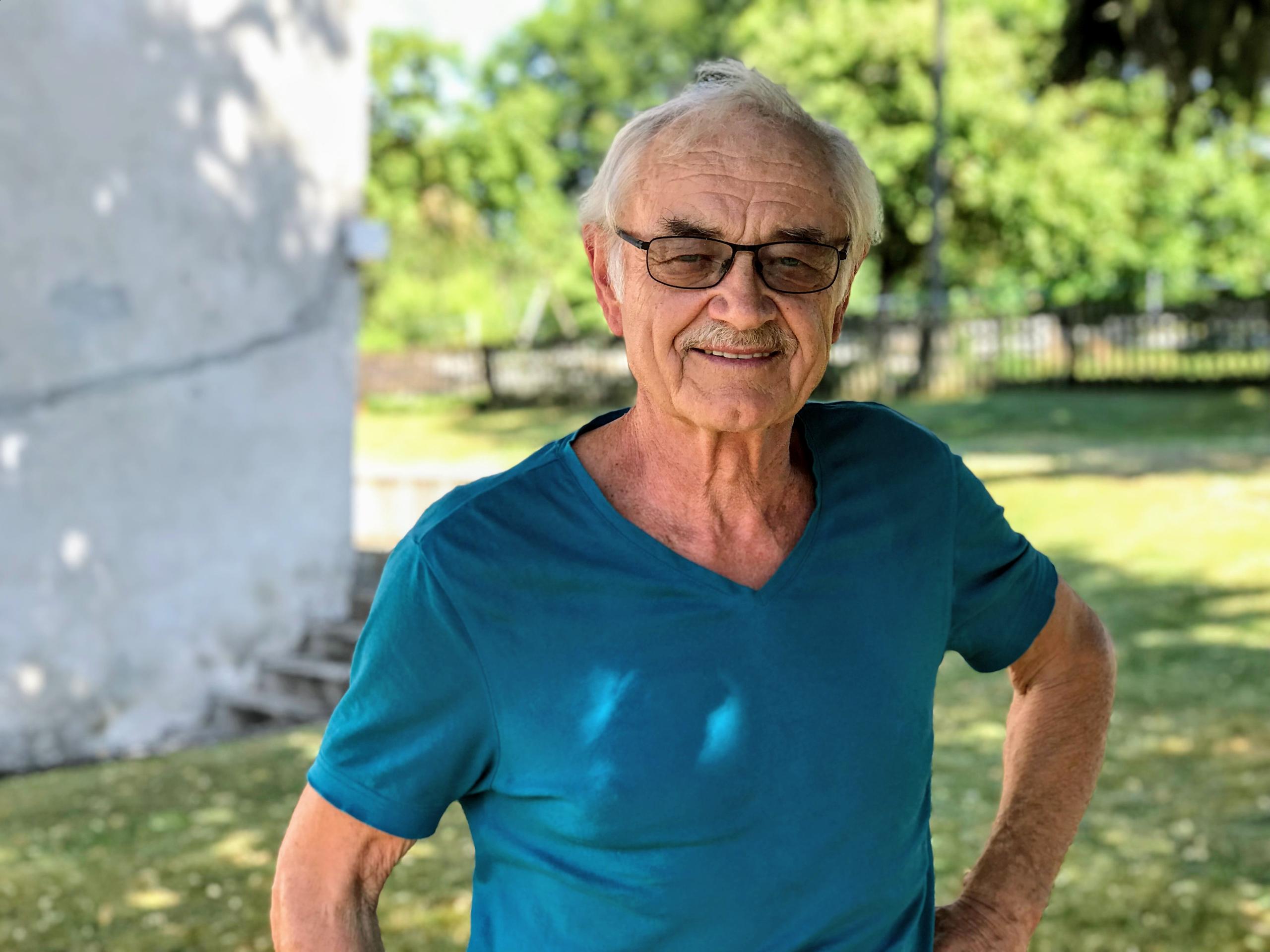 Portrait of the author, standing outside in the garden of the museum