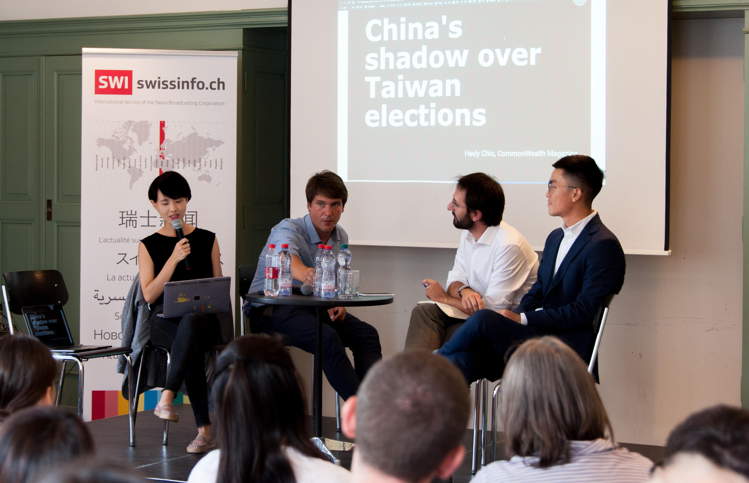 邱学慈向观众介绍了台湾大选的情况