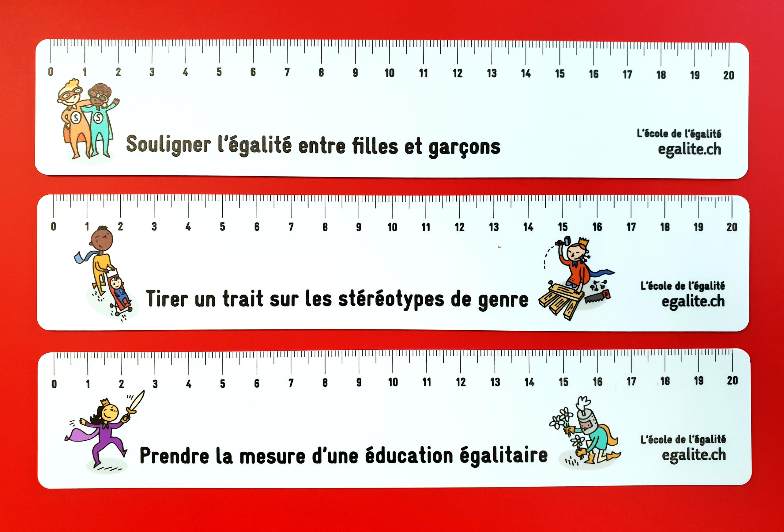 (fumetto) tre righelli allineati; su ognuno di essi è riportata (in francese) una delle regole enunciate nella didascalia