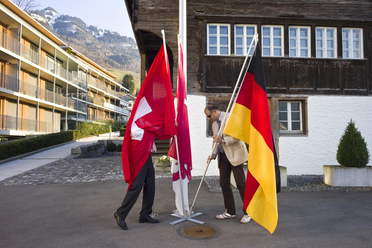 Deutsche und Schweizer Flagge