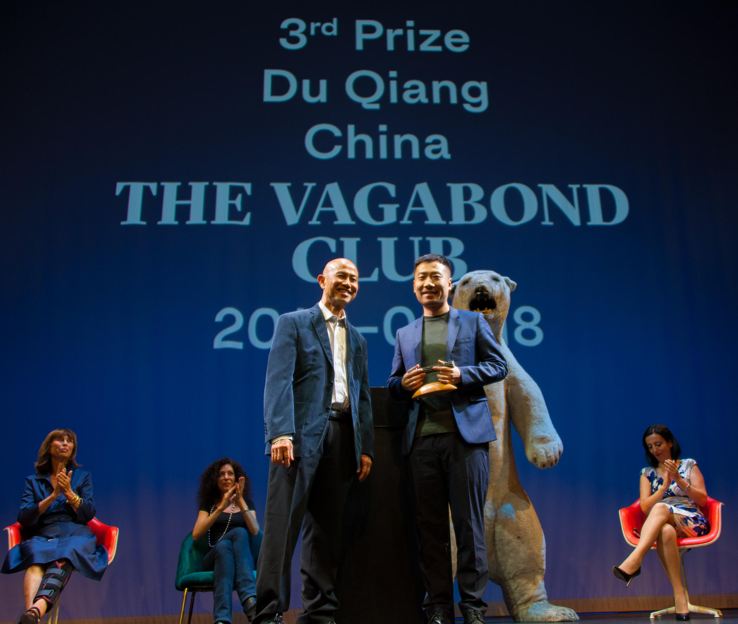 中國記者杜強獲得本屆“真實故事”三等獎 (10 000瑞士法郎)。