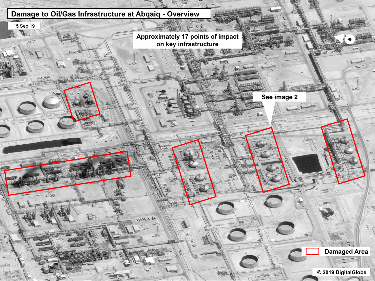 Immagine satellitare del sito saudita bombardato dai droni