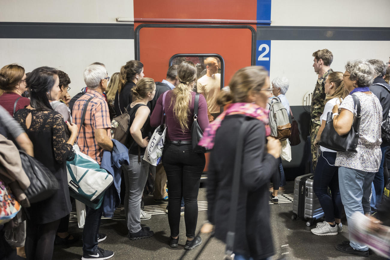 sbb train and passengers