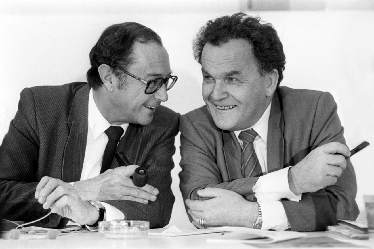 1984年，兩位聯邦委員Pierre Aubert和Otto Stich正在討論政務。