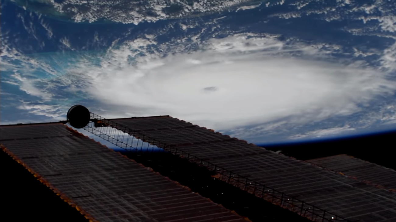 uragano visto dallo spazio