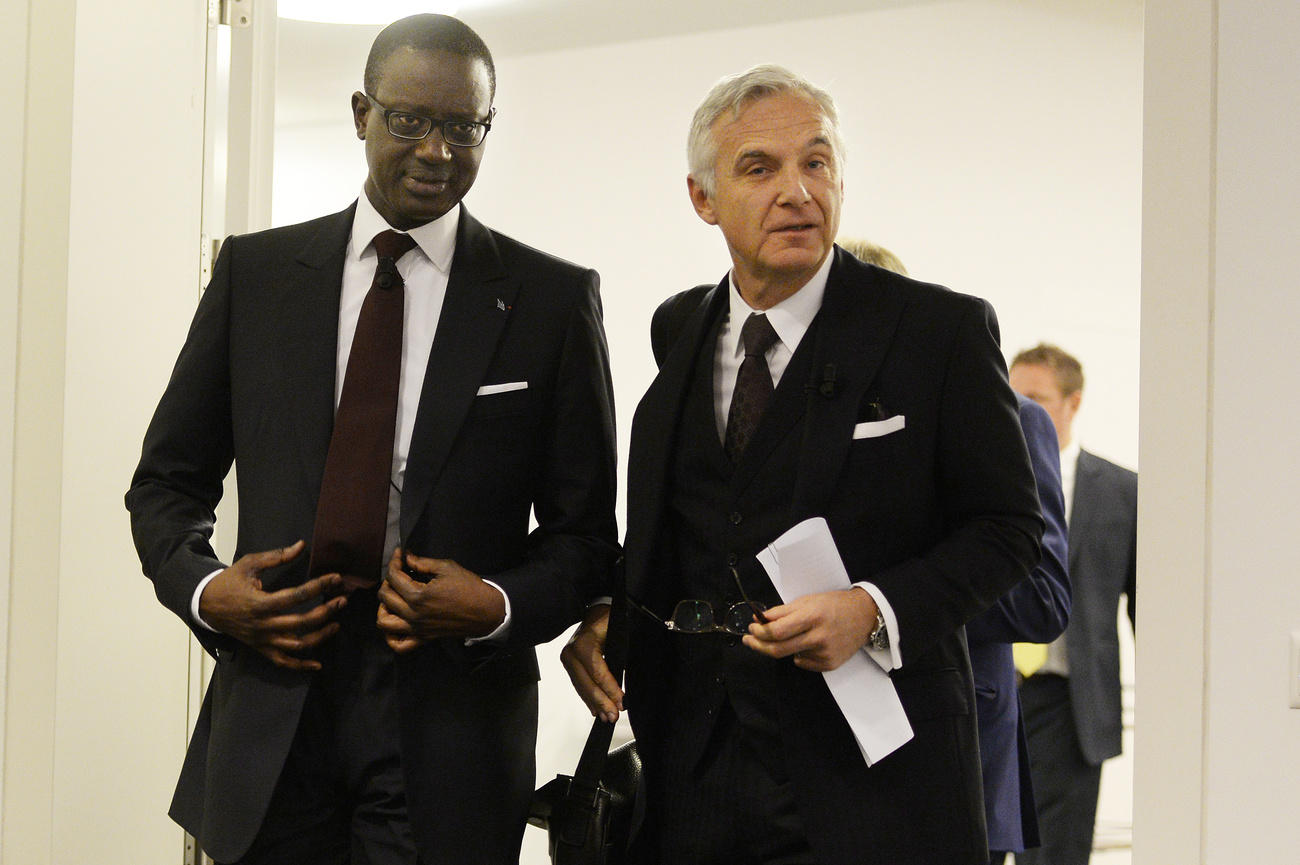 Tidjane Thiam, left, CEO of Swiss bank Credit Suisse and Chairman of Swiss bank Credit Suisse Urs Rohner, right,