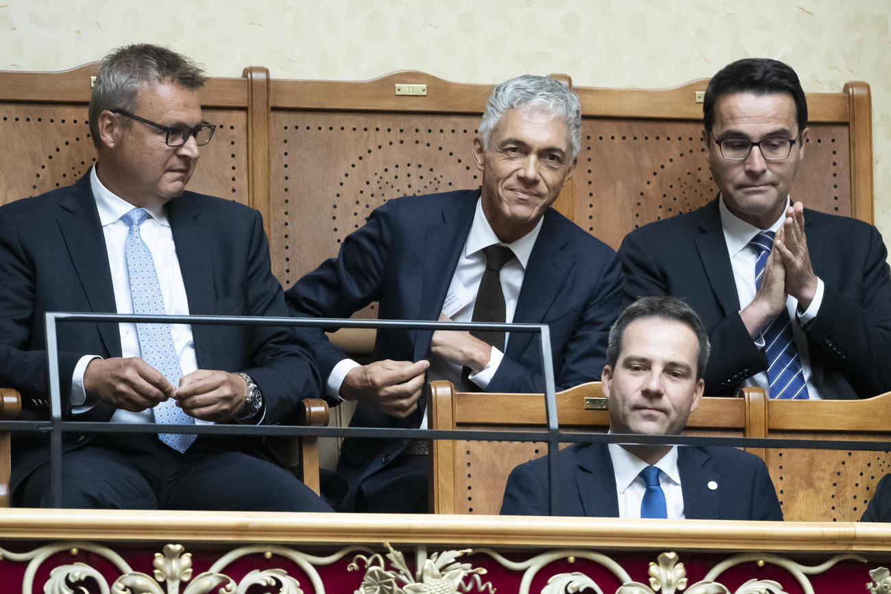 michael lauber attorniato da due colleghi