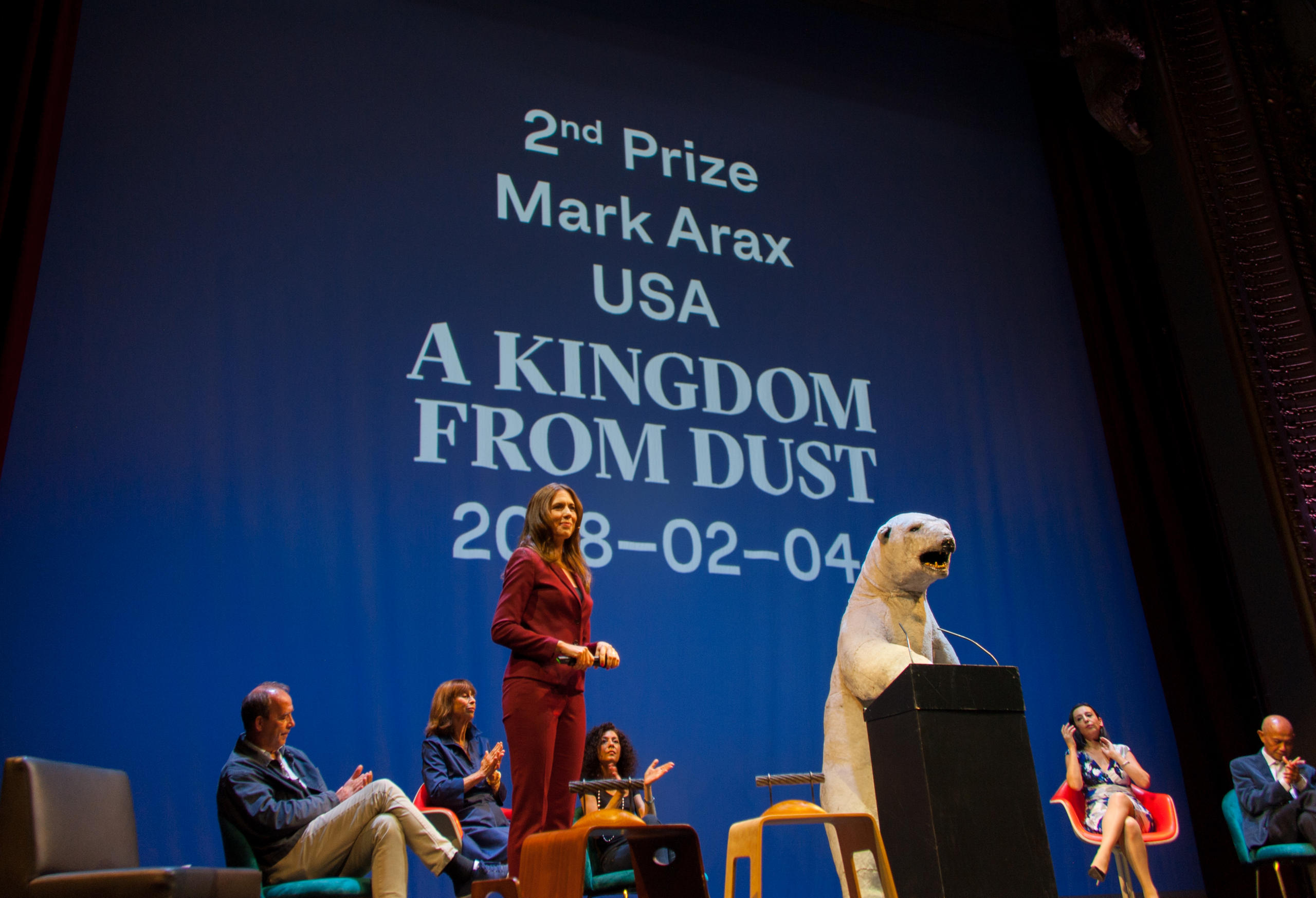 美國記者Mark Arax的《A kingdom from Dust》獲得二等獎(20 000瑞士法郎)。他因故無法來現場領獎，但通過一個短片向組織方表示感謝，並發表獲獎感言。