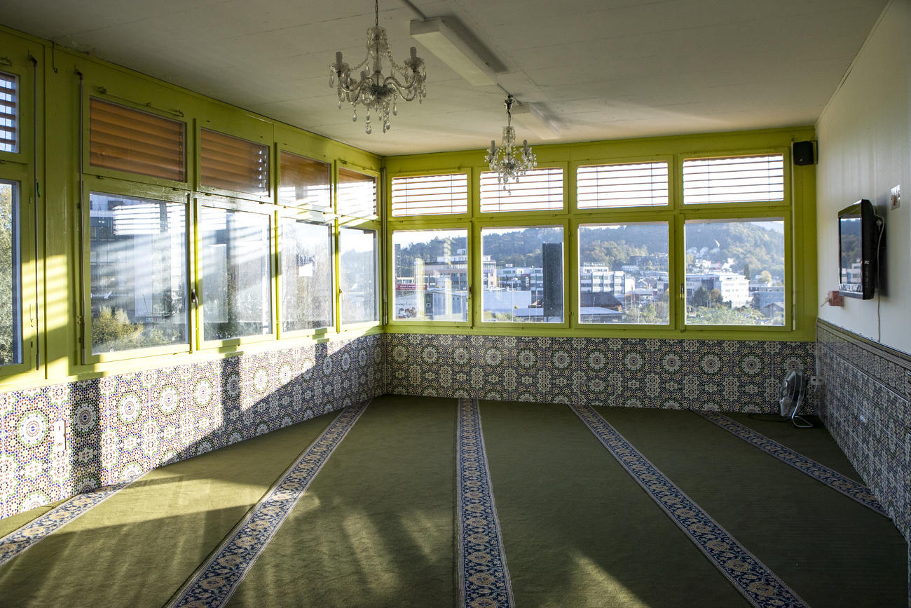 Inside the Assalam mosque in Kriengs