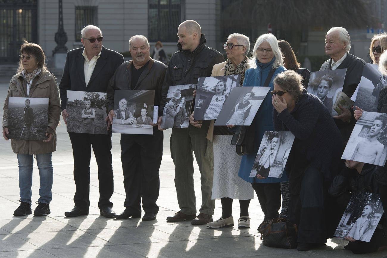 Ehemalige Verdingkinder vor dem Bundeshaus