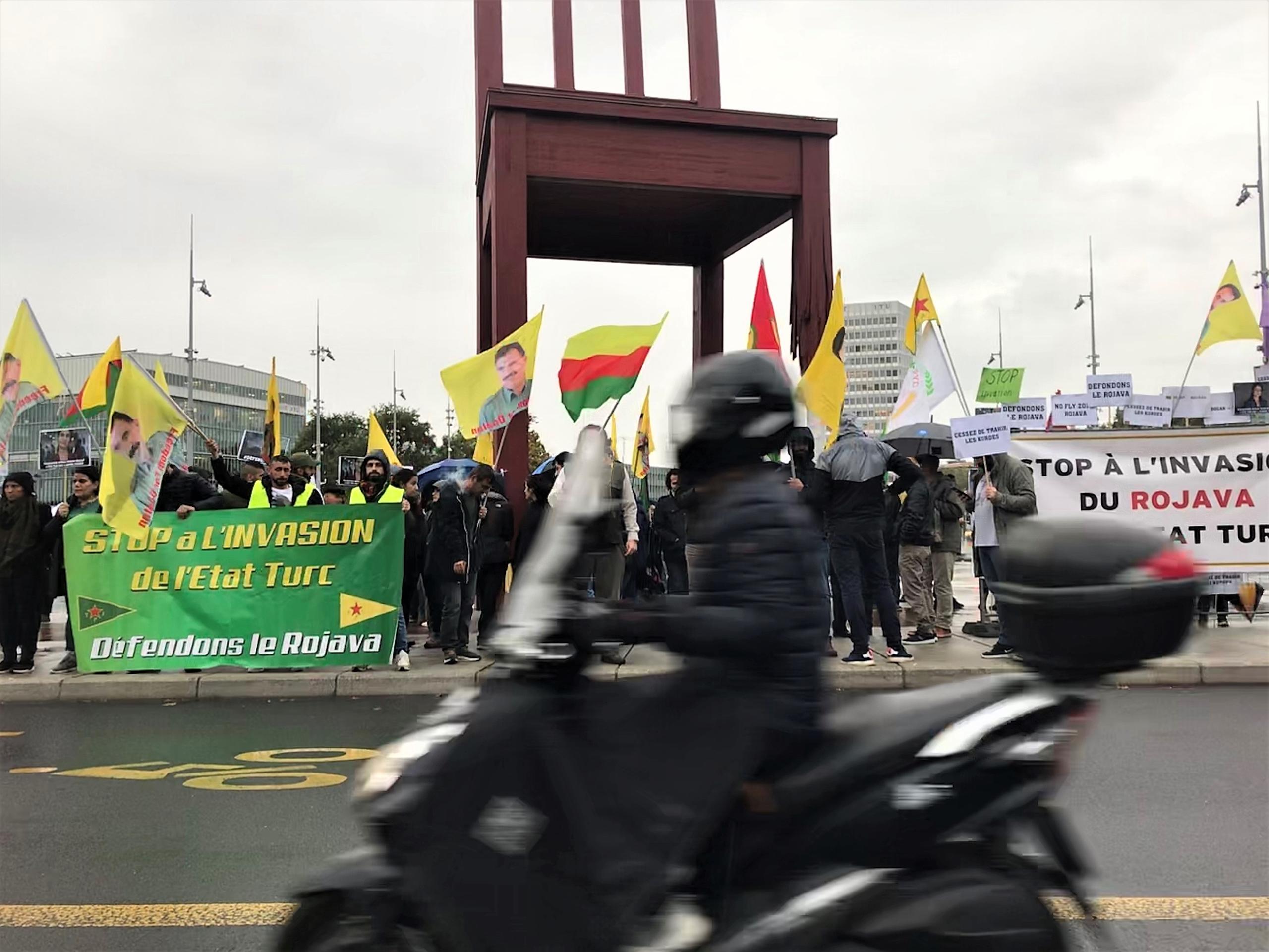 Kurdes sur la place des Nations