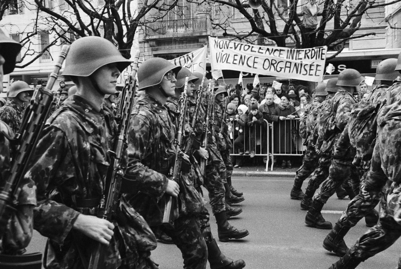 sfilata militare e contromanifestazione