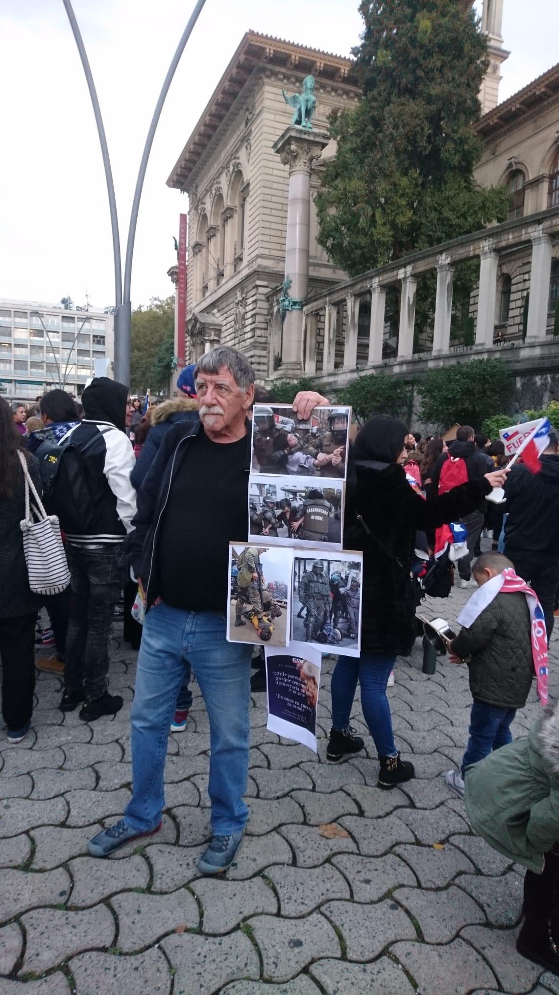 Un hombre con una seie de fotografías