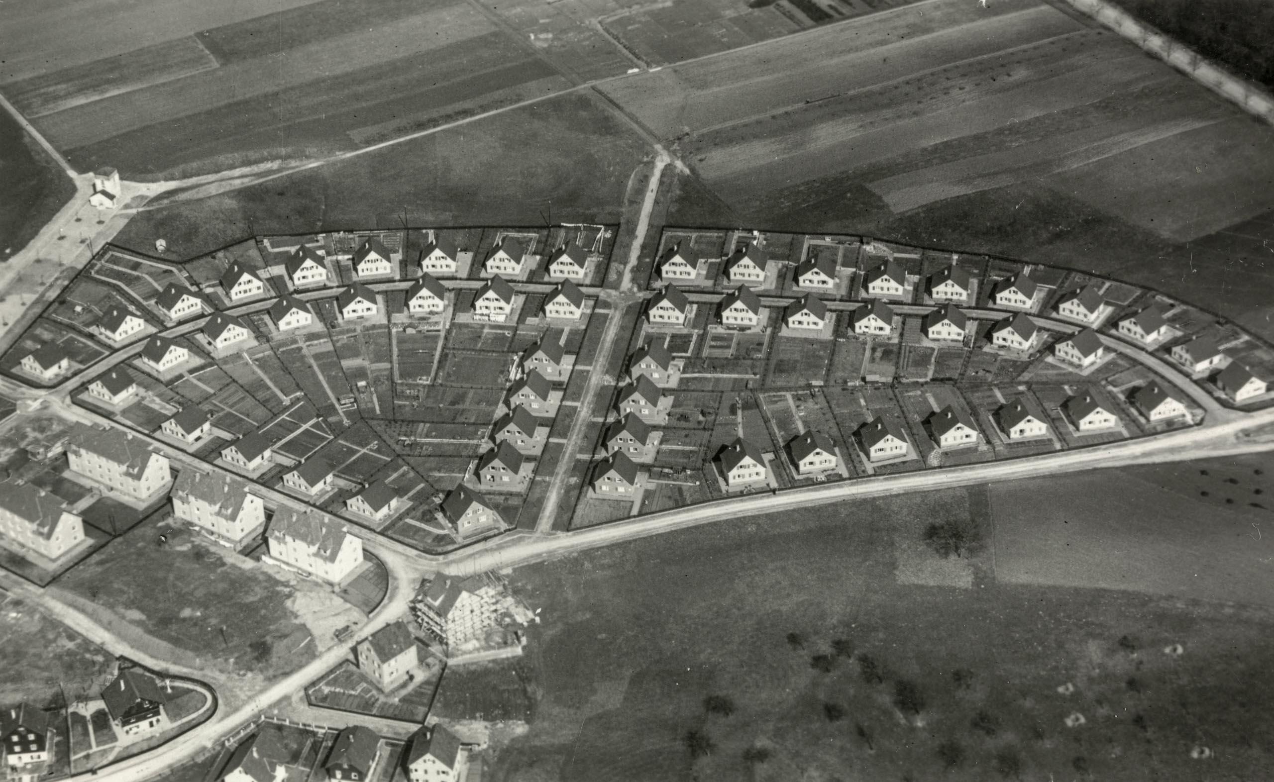 Vista aérea de una urbanización en una zona rural