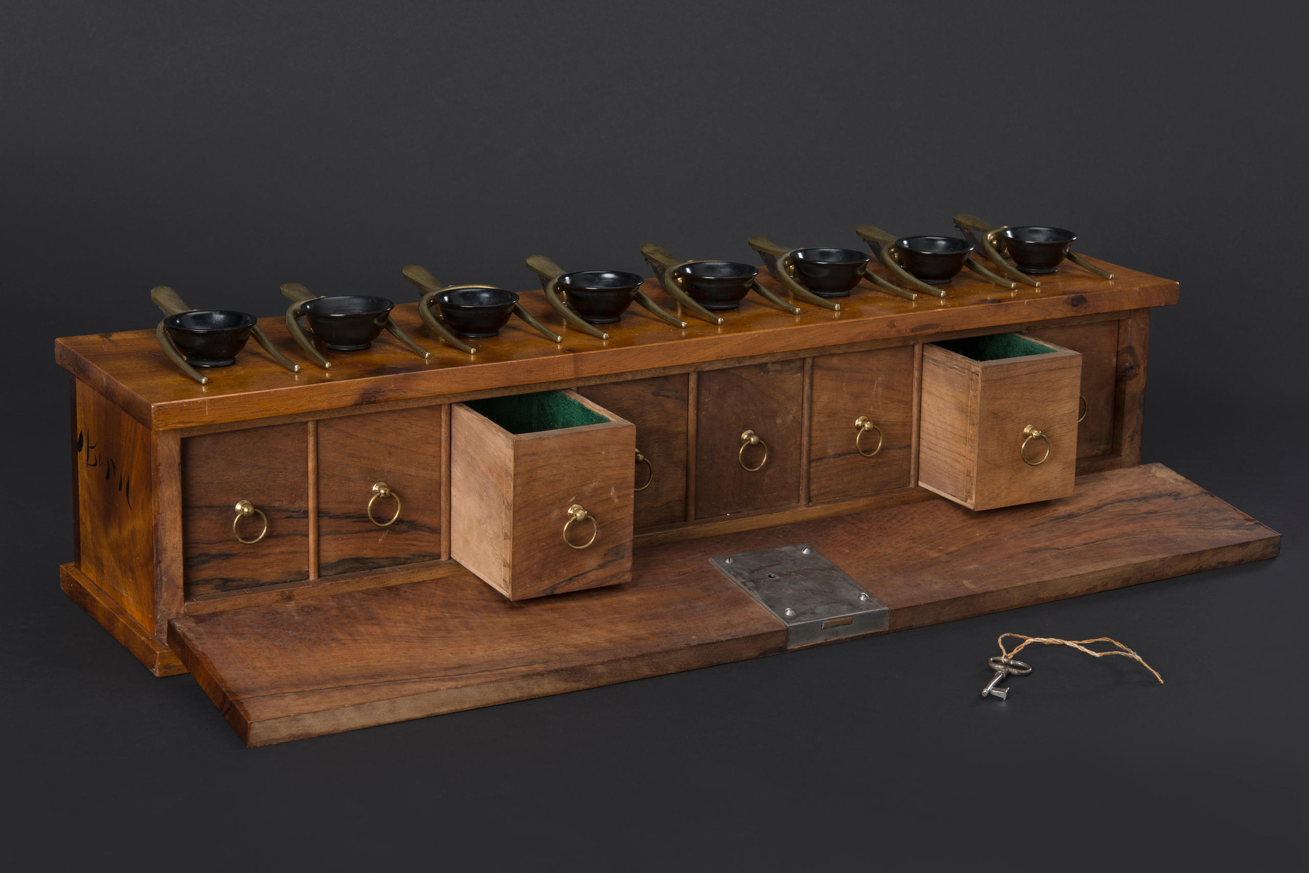 urna per ballotte, in legno, del XVIII secolo con otto cassetti