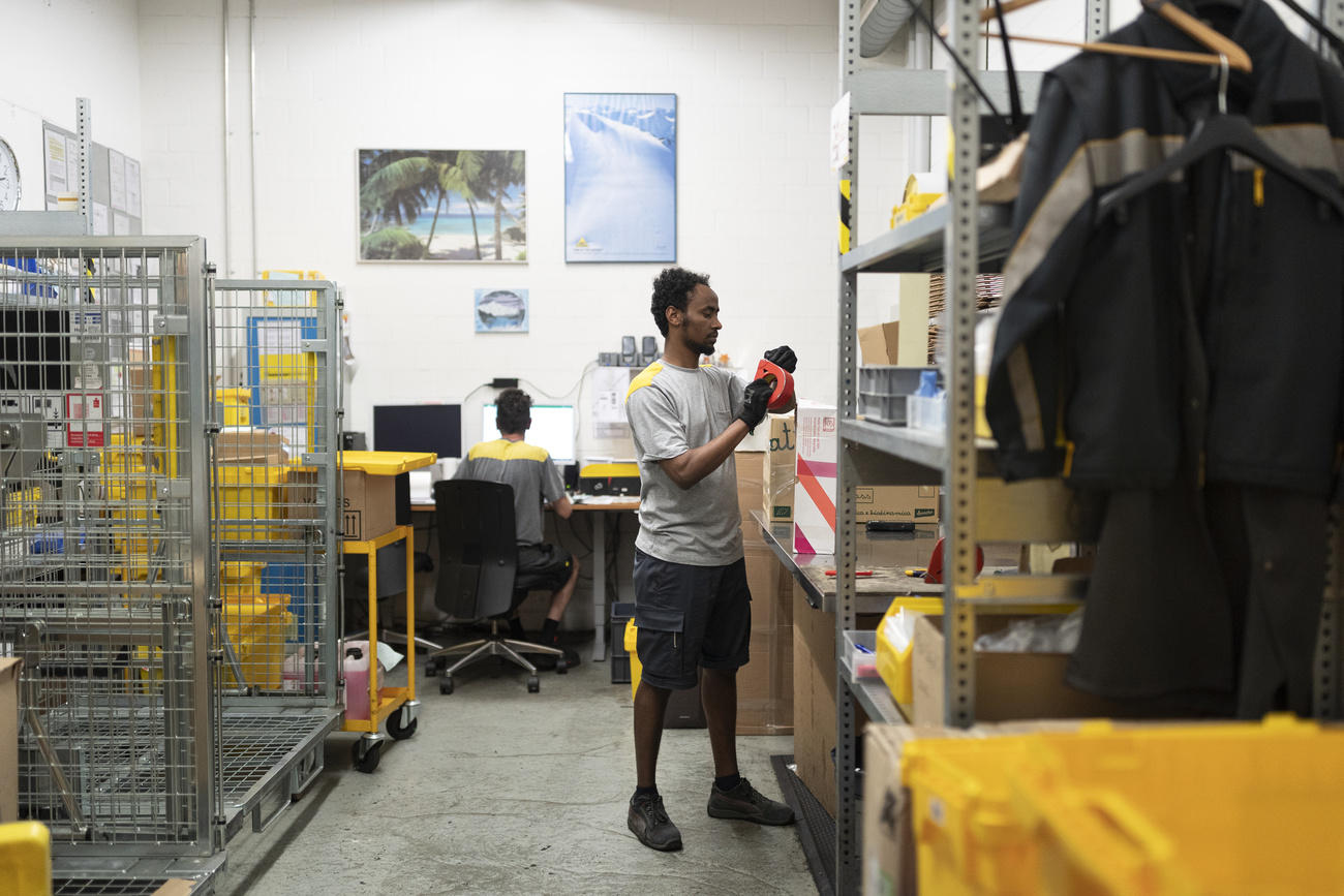 Henok, a recognised refugee from Eritrea, works at the Haerkingen parcel centre