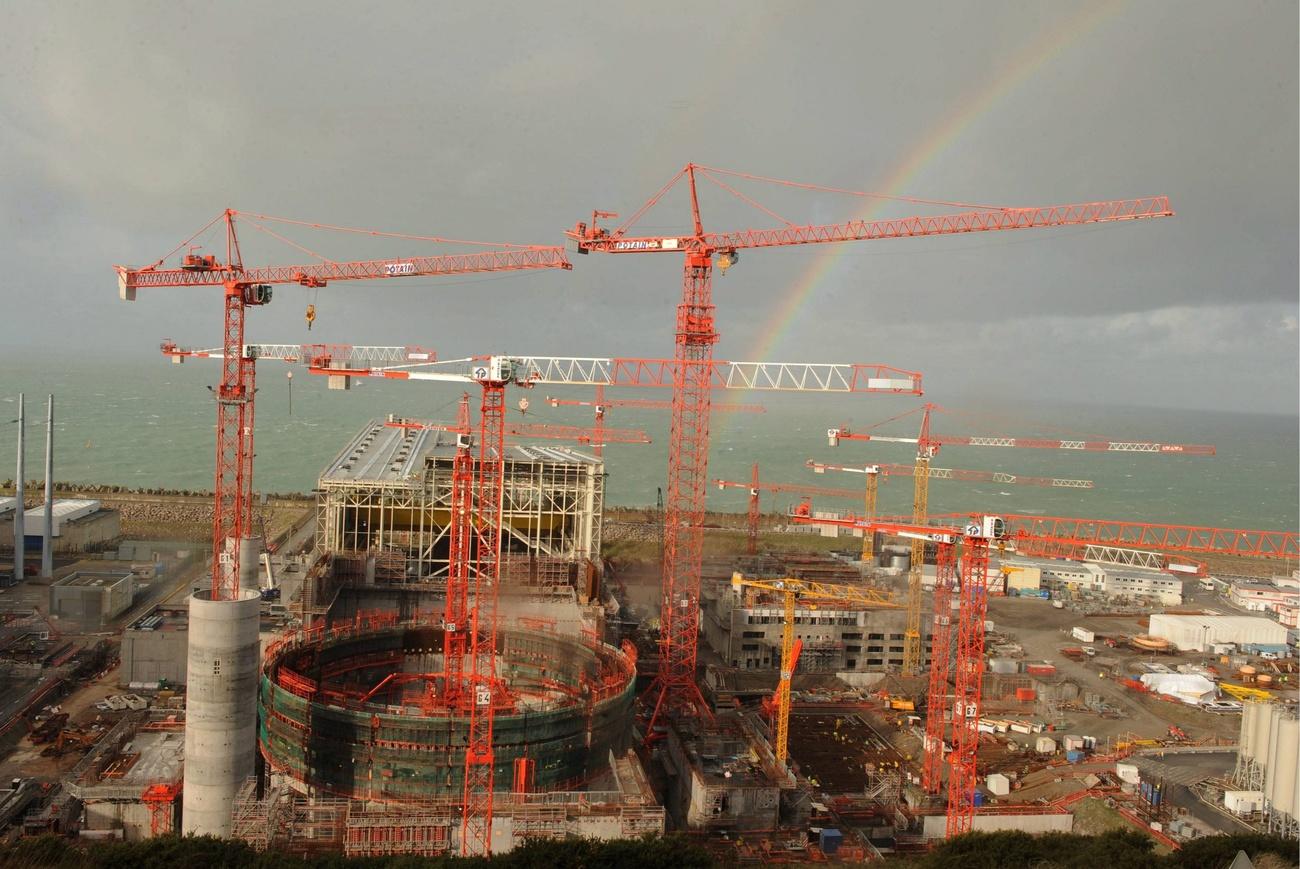 cantiere con gru visto dall alto