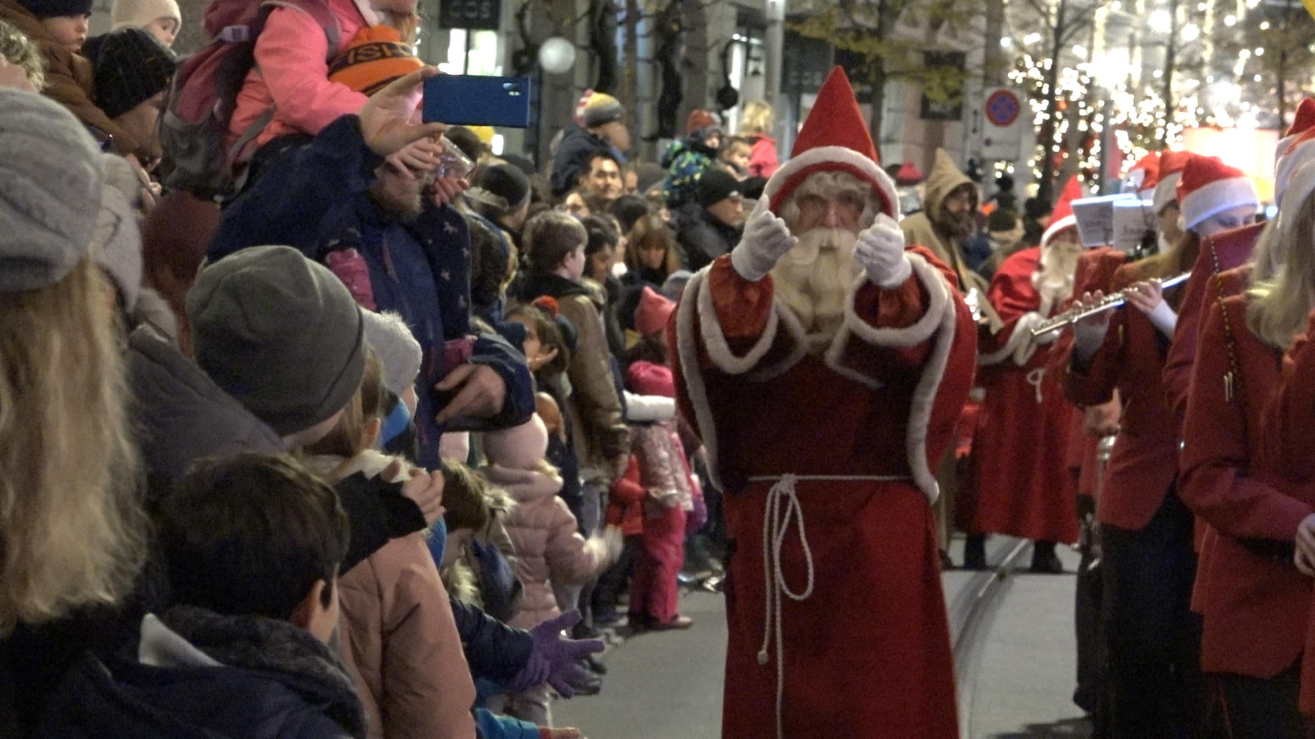 Samichlaus in the middle of the street