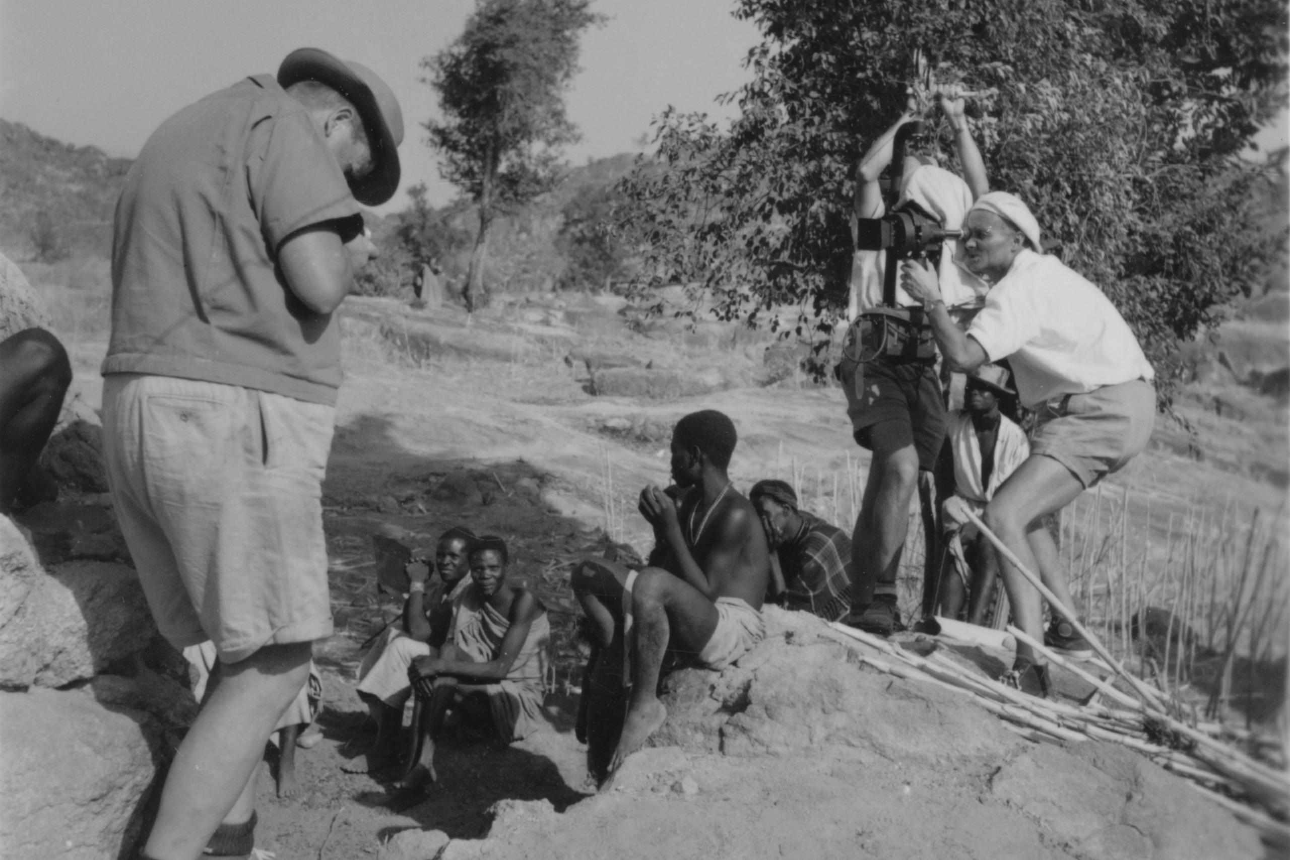 Gardi e sua equipe durante filmagem do documentário Mandara