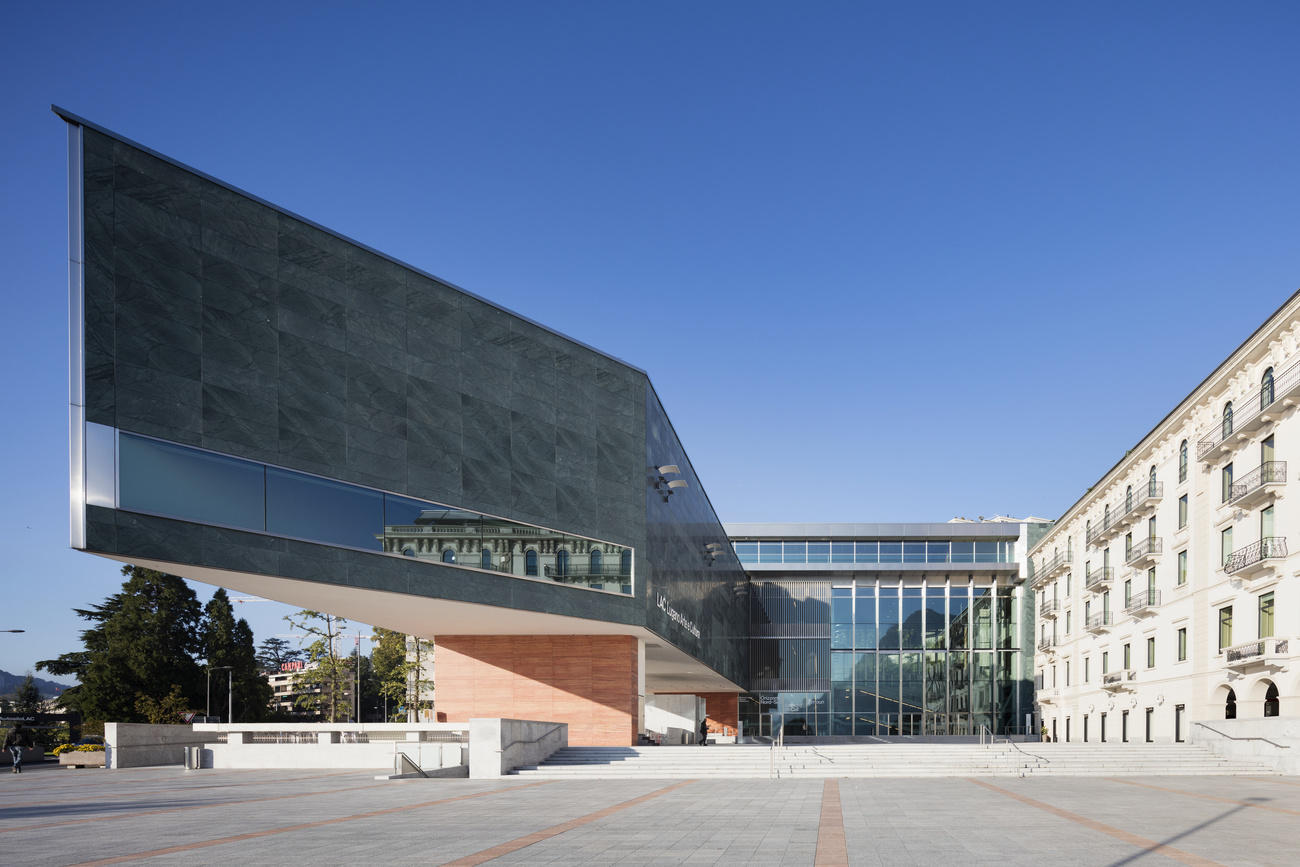 Veduta frontale dell edificio principale del centro Lugano arte e cultura LAC