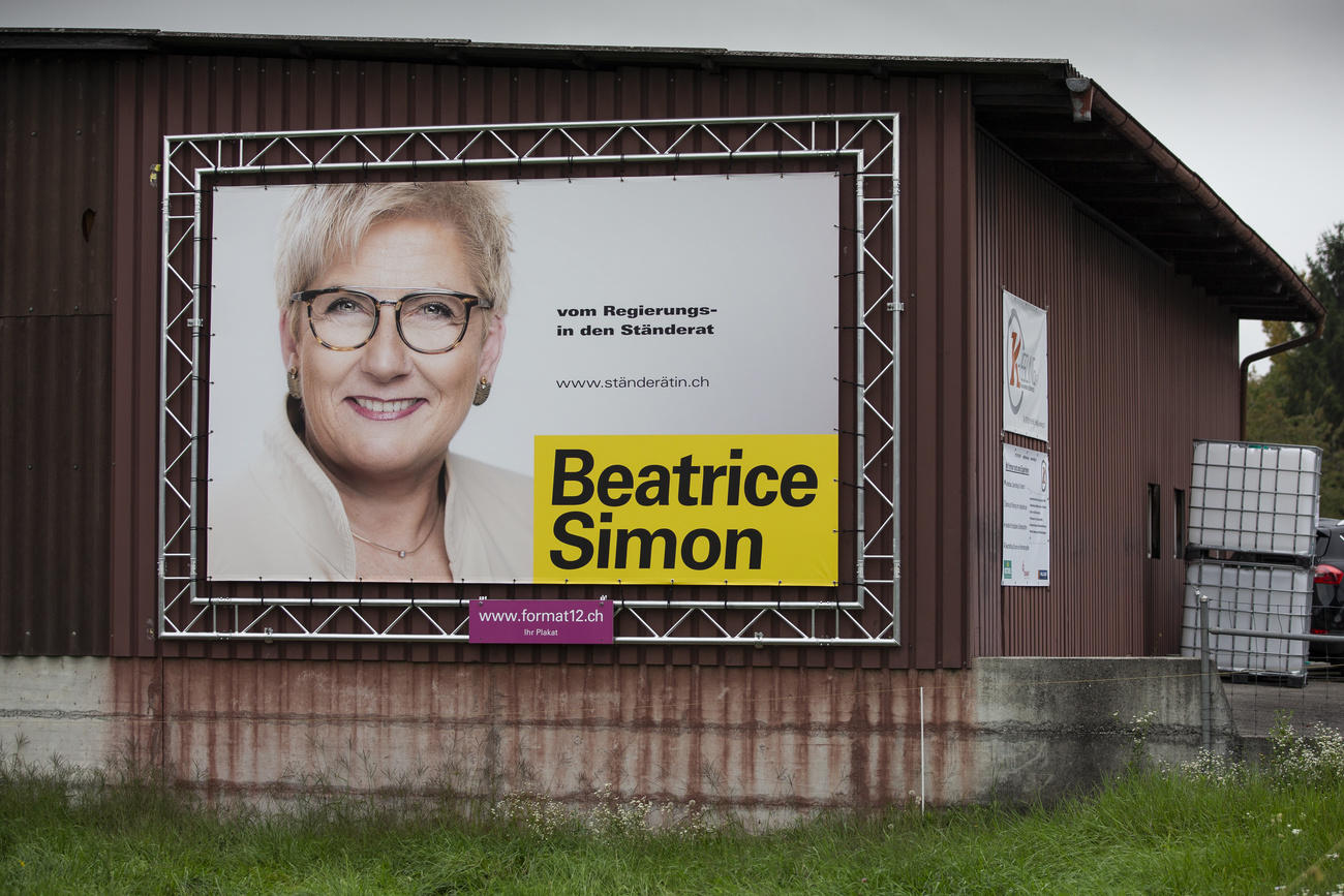 Ein Wahlplakat mit der Kandidatin Beatrice Simon.