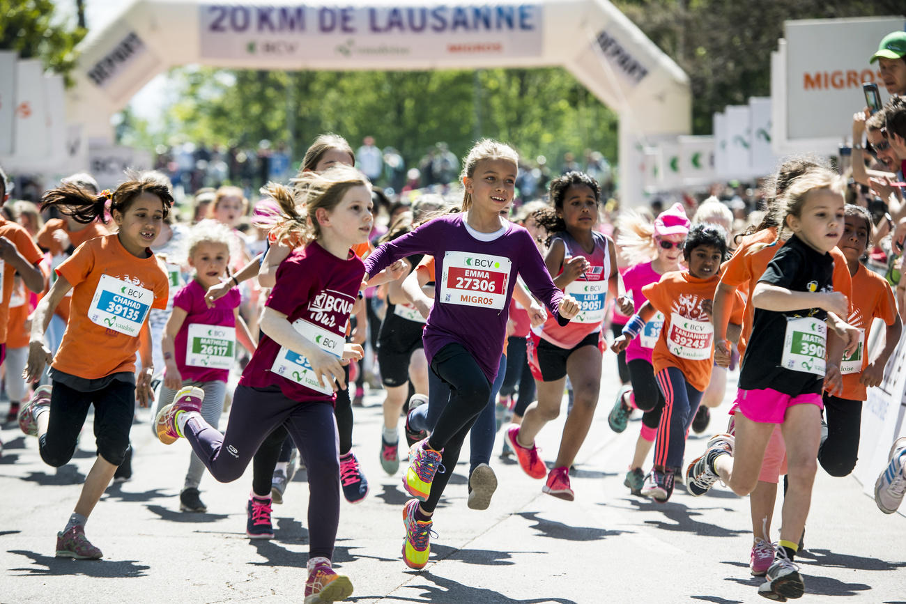 Young children competing in 20km race in Lausanne