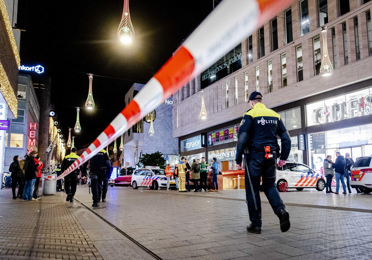 Agenti in Grote Marktstraat all Aja